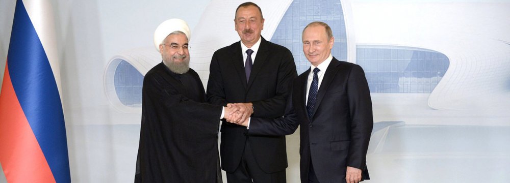 The presidents of Iran (Hassan Rouhani, on the left), Azerbaijan (Ilham Aliyev center) and Russia (Vladimir Putin) at a trilateral meeting in Baku on August 8. 