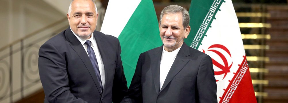 Tehran, Sofia Sign 3 Deals