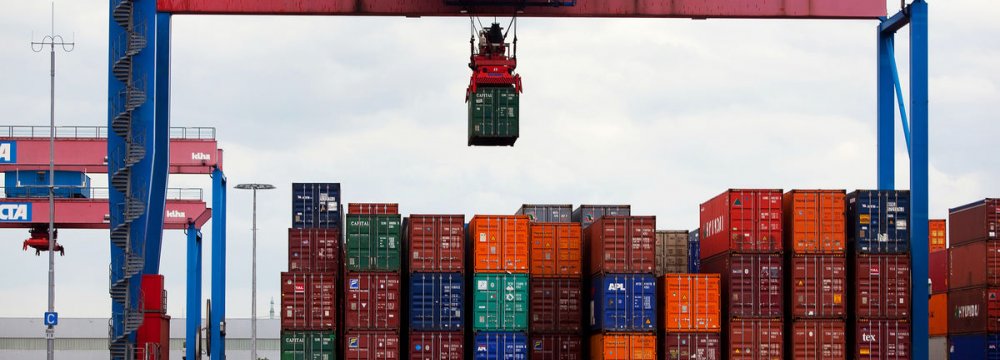 German Trade Surplus Declines as Exports Fall