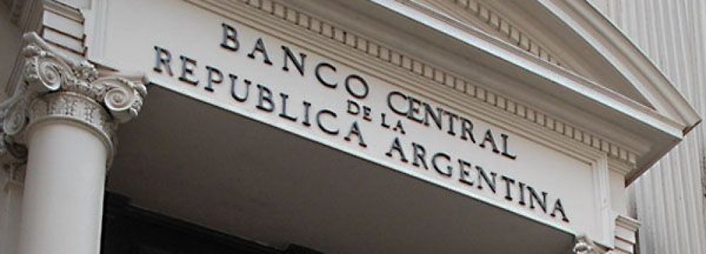 Argentina Cuts Key Interest Rate
