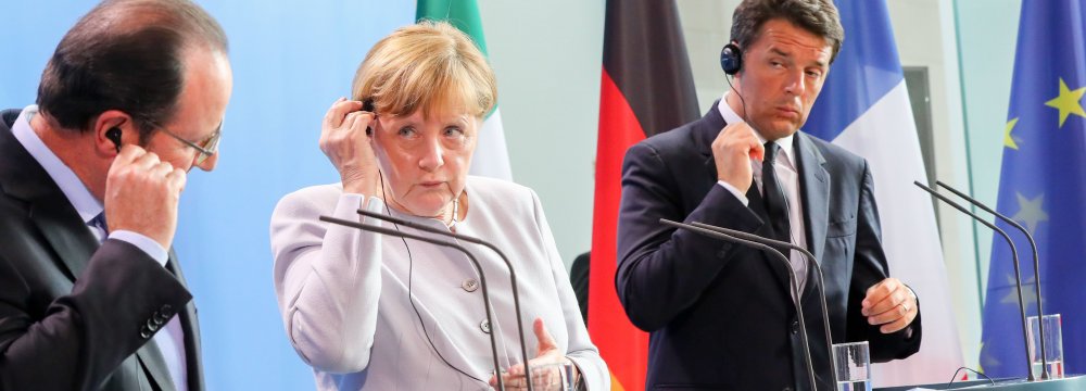 (L to R) Francois Hollande, Angela Merkel and Matteo Renzi attend a press conference.