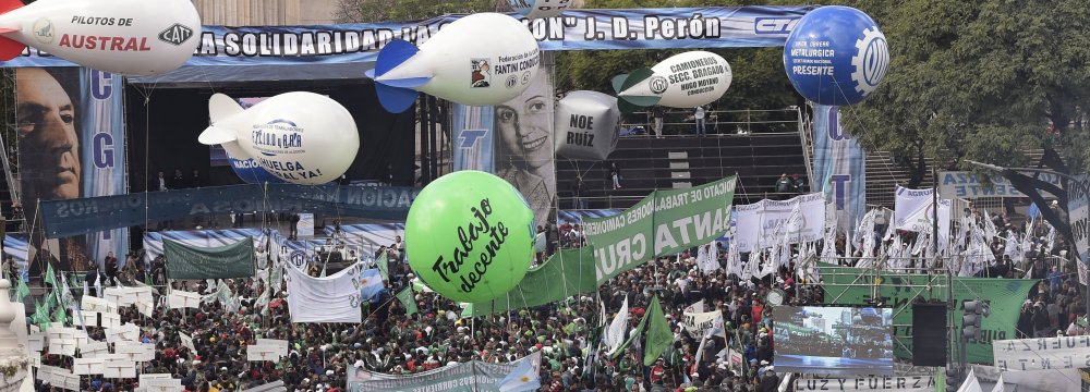 Argentinians Protest  Layoffs, High Inflation