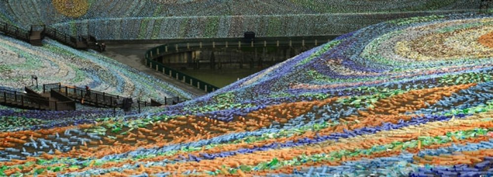 Van Gogh Recycled: 4 million Bottles Used in Taiwan Replica
