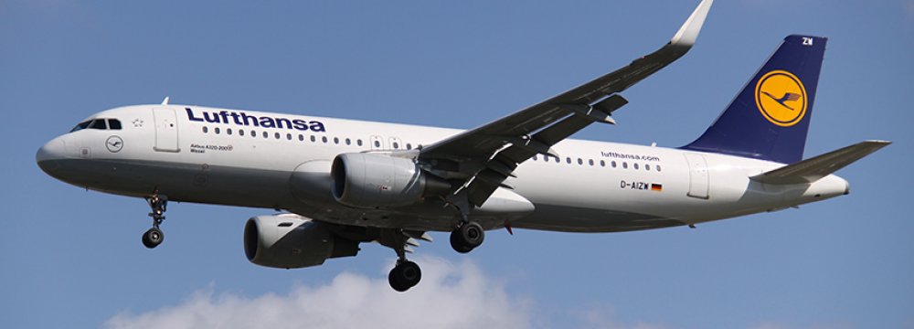 Lufthansa Cancels 900 Flights