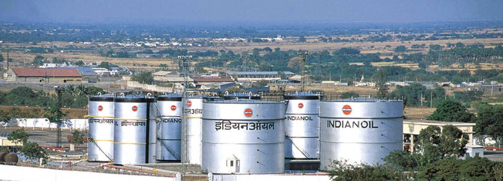 India Caps Refiners’ Dollar Buying for Iran Dues 