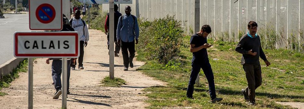 Calais Migrants to Be Dispersed Across France