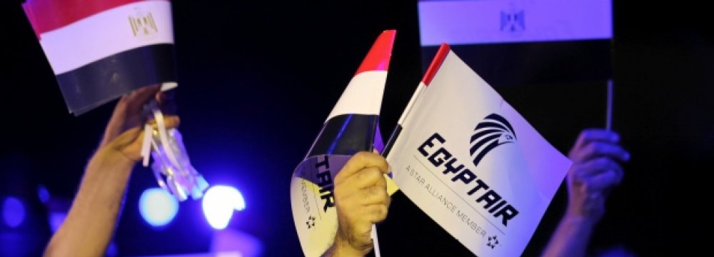 People hold EgyptAir flags during a candlelight vigil for the victims of Flight 804 in Cairo, Egypt, on May 26. (File Photo)