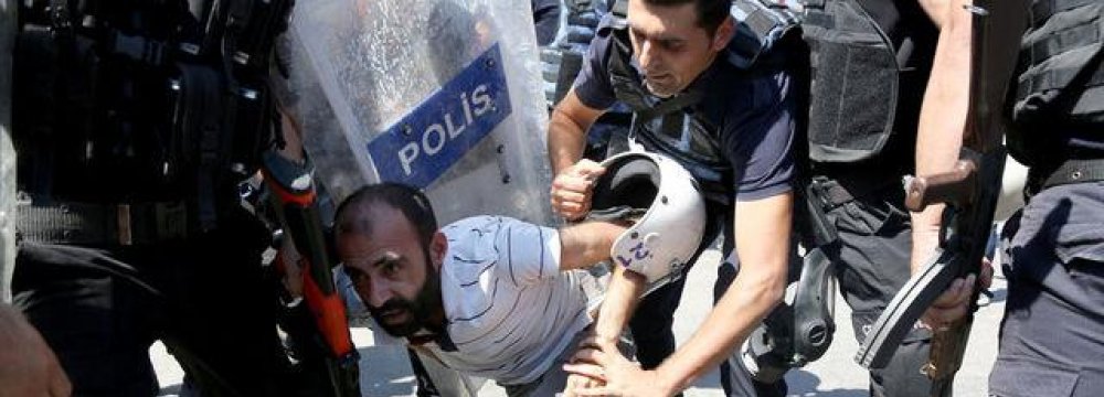 Turkey Removes 28 Mayors in Kurdish Crackdown