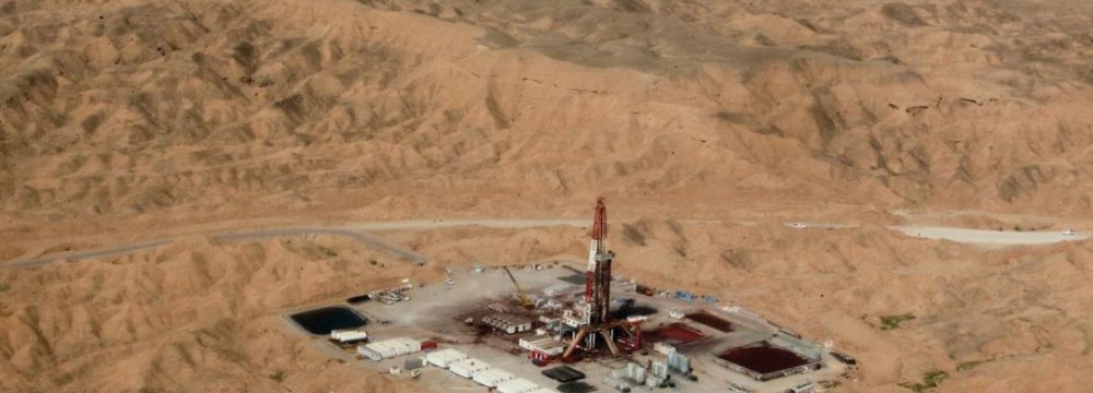 Lukoil to Sign 2 Iran Oilfield Deals in 2017