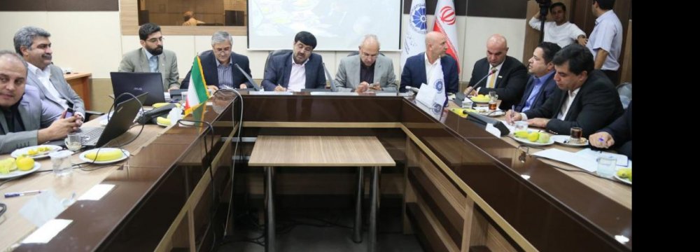 The joint meeting of the Money and Capital Markets Commission and the Industries Commission of Iran Chamber of Commerce, Industries, Mines and Agriculture was held on Sunday. 