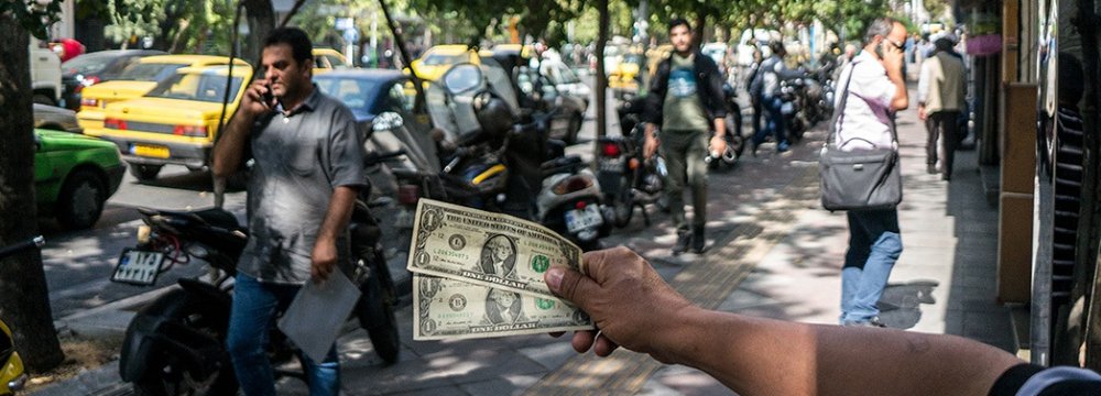 Dollar Dips Again in Tehran Market