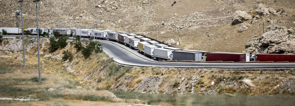Iran: Exports via Land Borders Up 11%, Imports Down 14% 