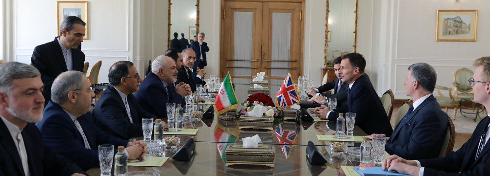 British FM, Zarif Discuss Ties, Region  