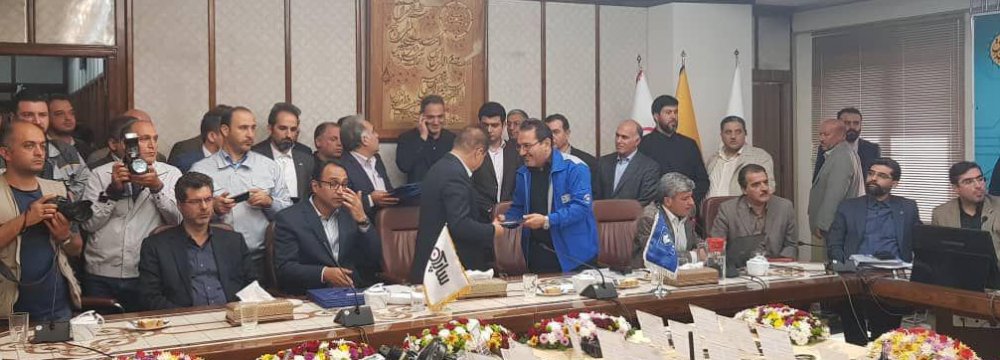 Iranian Auto Parts Makers, SMEs Sign $100m Deal