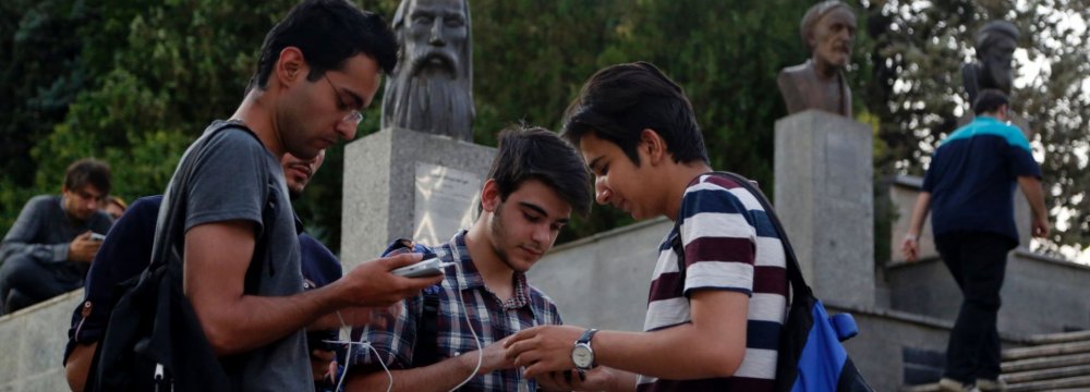 Iran Fixed, Mobile Internet Speeds Drop Marginally in May