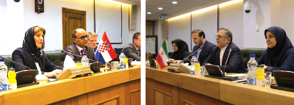 Croatian Minister of Economy Martina Dalic (L) met with CBI Governor  Valiollah Seif (2nd R) in Tehran on May 6. 