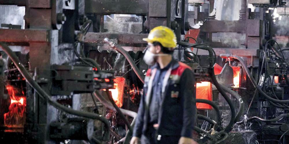 Iran’s Industrial Output Slumps Amid Policy, Energy Challenges