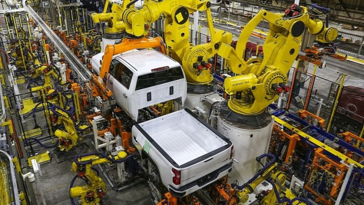 GM to invest more than  billion in large pickup production