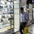 Iran: Contraband Mobile Phones Create Turmoil in Market 
