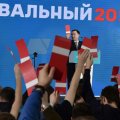 Thousands of Russians Endorse Navalny to Challenge Putin in March Vote
