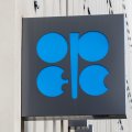 Mahathir Discounts OPEC Clout 