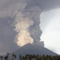 Airlines Limit Bali Flights to Guard Against Volcanic Ash