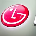 LG Expects Quarterly Loss