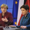 Angela Merkel (L) and Beata Szydlo