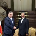 Georgian Prime Minister Giorgi Kvirikashvili (L) and Iranian Vice President Es'haq Jahangiri attend a press conference in Tehran on April 22. 